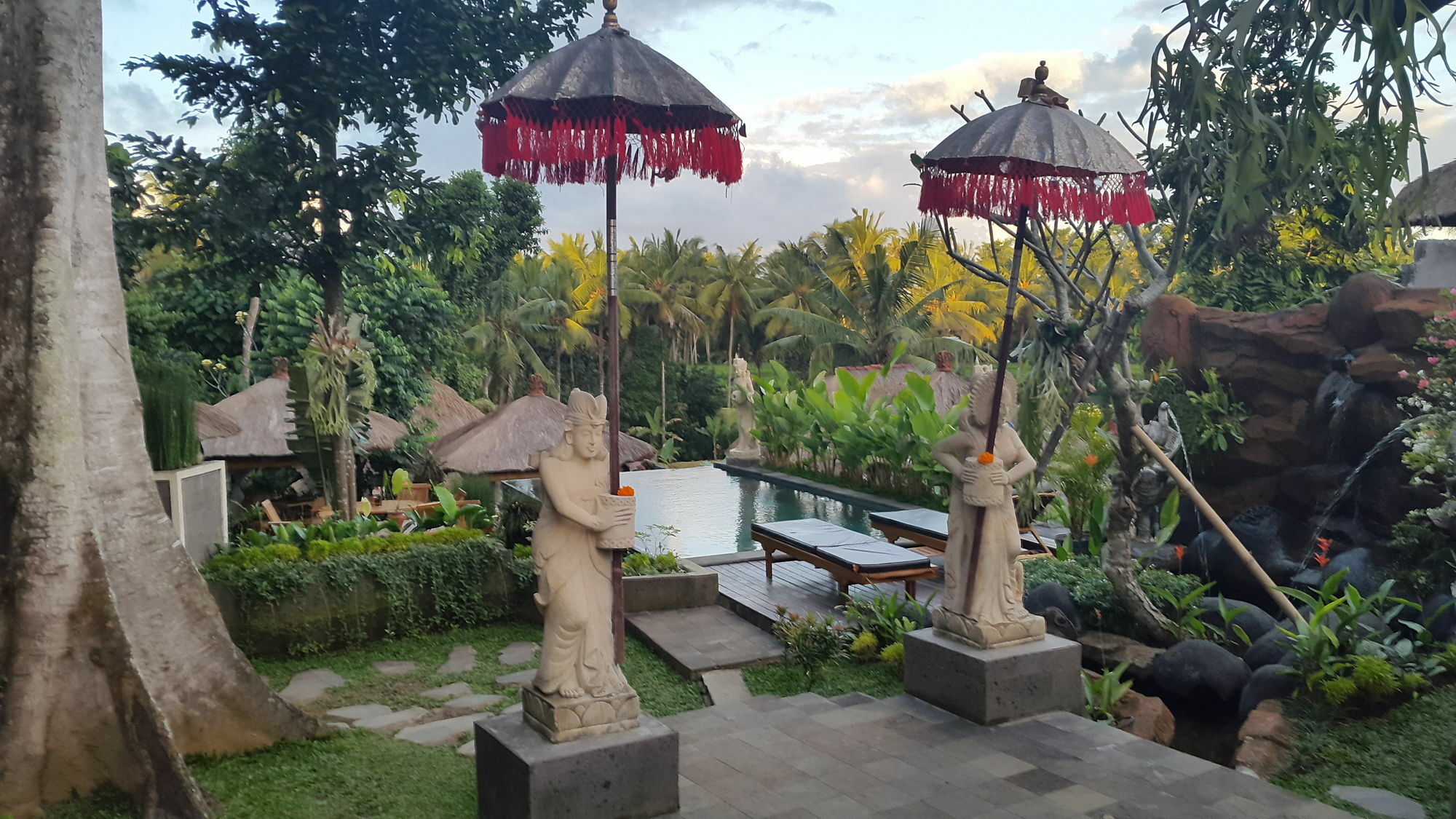 ลีเยอร์ สปิริตเฮาส์ Hotel Lodtunduh ภายนอก รูปภาพ